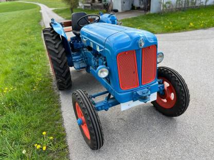 Bild 2:Oldtimer Traktor Fordson Major EZ 1956