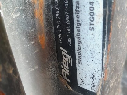 Bild 3:Palettengabel mit Greifarm