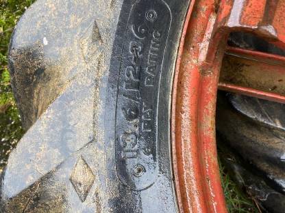 Bild 2:Zwillingsräder 13.6/12-36 kombiniert für 12.4-32