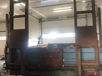 Bild 3:Tieflader-Ballenwagen-Dreiseitenkipper mit DLA