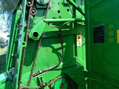Bild 3:Rundballenpresse John Deere 545