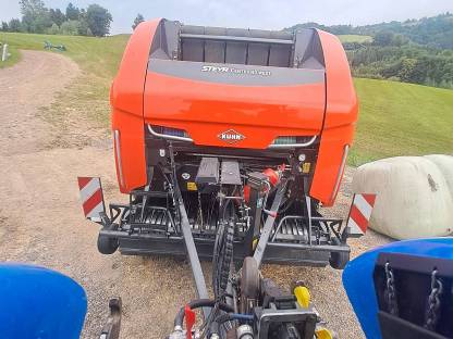 Bild 7:Kuhn Rundballenpresse 3165 OC 23