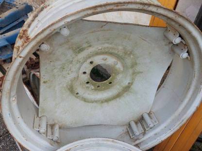 Bild 2:Felgen für Ford Traktor 30 Serie 10