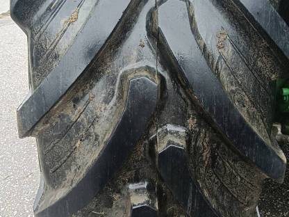 Bild 5:Traktor Reifen