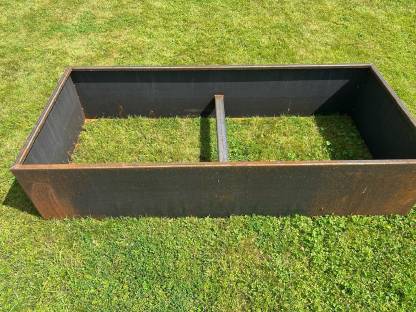 Bild 3:Hochbeet/Kräuterbeet