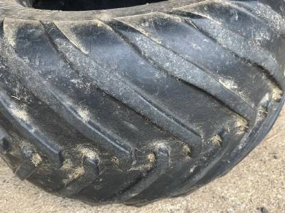 Bild 2:Mähtrak Reifen 26x12.00-12, 2 Stk. wie bestehend