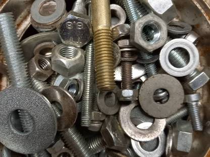 Bild 3:Schrauben, Muttern, Scheiben, Gewindestücke
