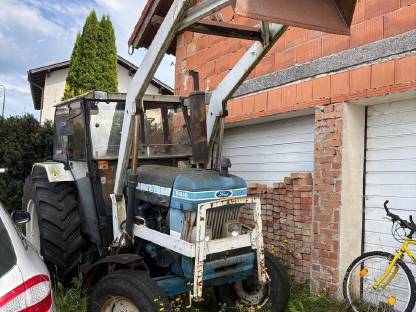 Traktor Ford 5610