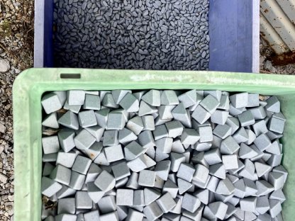 Bild 5:Walther Trowal Trogvibrator (Gleitschleifmaschine)