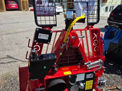 Bild 3:Königswieser Funk-Forstseilwinde mit Seilausstoß 4,2 t