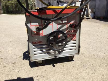 Bild 2:Elektroschweißgerät 220 A Tecnika Post 220