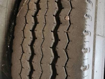 Bild 2:Lkw-Reifen mit Felgen