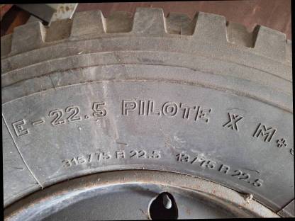 Bild 3:1x LKW Reifen mit Felge 315/75 R 22,5 von Michelin