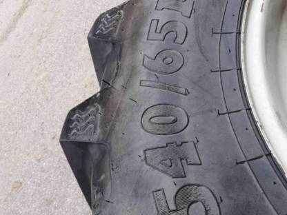 Bild 2:Kompletträder Valtra