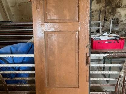 Bild 2:Alte Holztür