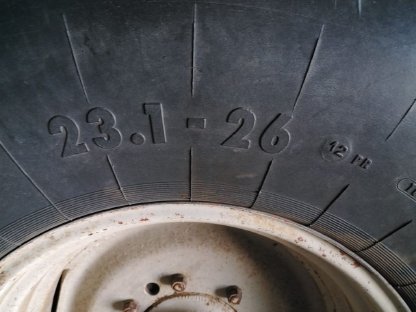 Suche Reifen 23.1 - 26 12 PR AC20