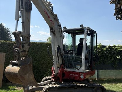 Bild 2:Takeuchi TB235-2