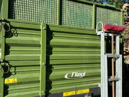 Bild 3:Fliegl TDK 80-88 VR Dreiseitenkipper