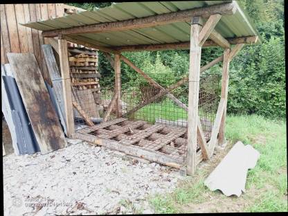 Holzunterstand Futterraufe mit Blechdach Brennholz