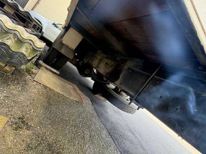 Bild 6:Planenanhänger