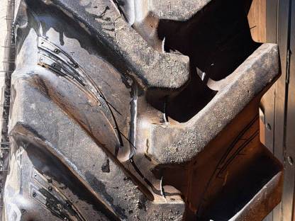 Bild 3:Reifen BKT Multi Max 380/75 R20