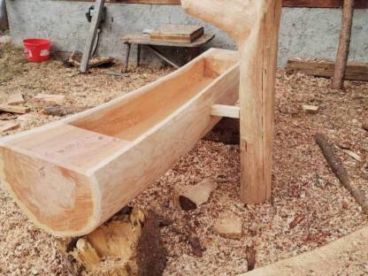 Bild 3:Brunntrog Lärche Brunnen