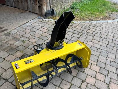 Bild 2:John Deere (X300) Snowblower 44