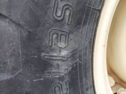 Bild 3:380/70R24 Kompletträder