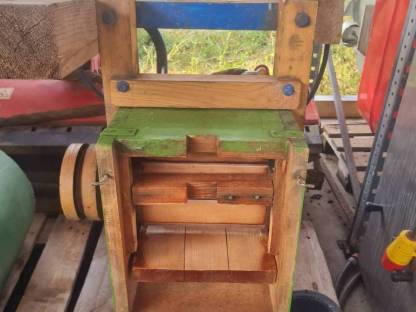 Bild 2:Voran Obstpresse mit Mühle