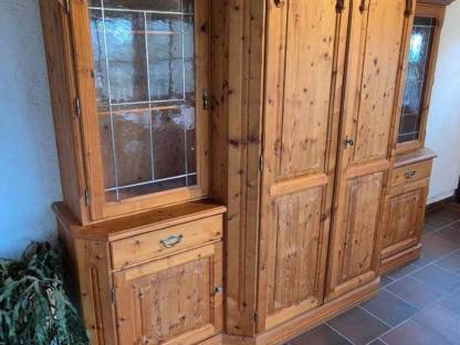 Bild 2:Bauernschrank