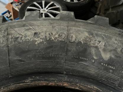 Bild 2:Unimogreifen Continental 12.5 R20