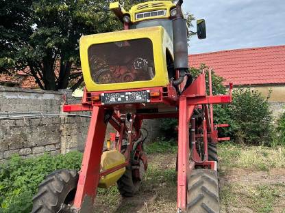 Bild 2:Vermande, Stelzentraktor (Maisentfahnungsmaschine)