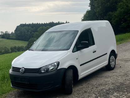VW Caddy ohne Rost mit Anhängerkupplung