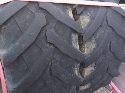 Bild 2:Traktorreifen zu verschenken