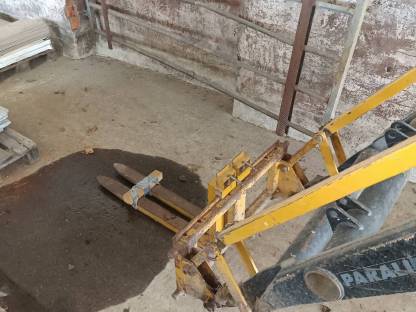 Bild 8:John Deere 1950 mit Big Lift Frontlader