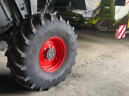 Bild 3:Räder Reifen Felgen 500/85R24 Kompletträder Mitas