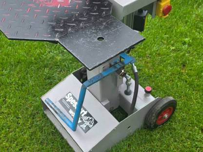 Bild 2:Holzspalter 7 t