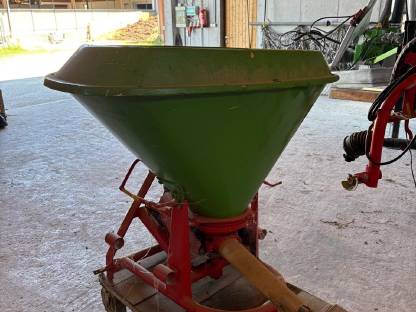 Bild 2:Düngerstreuer