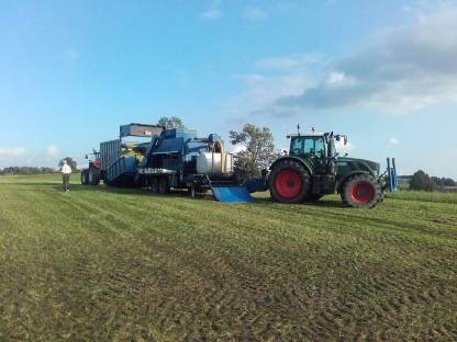 Bild 2:Maisballenpressen