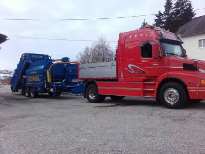 Bild 3:Maisballenpressen