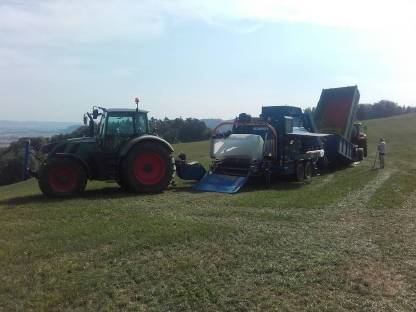 Bild 3:Maisballenpressen