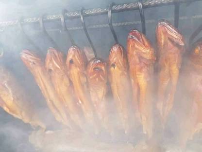 Bild 2:Geräucherte forellen