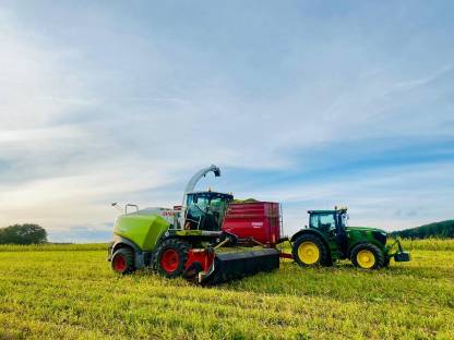 Bild 3:Häckseln | Silieren | Mais | Roggen | Gras | Ganzpflanzen