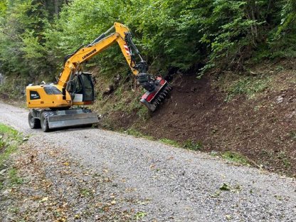 Bild 4:Böschungspflege und Böschungssanierungen