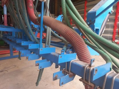 Bild 4:Lemken Saphir 400 Säschiene Accord DF1 Verteilerkopf