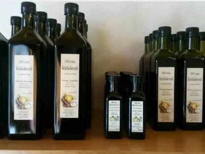 Bild 2:Hochwertiges Kürbiskernöl aus eigenem Anbau