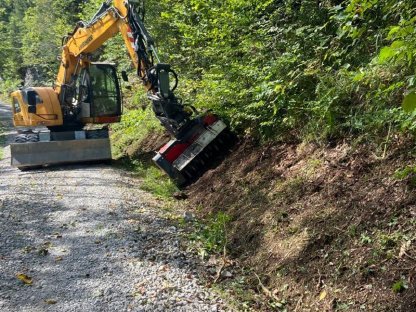 Bild 3:Böschungspflege und Böschungssanierungen