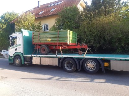 Bild 2:Übernehme Transporte von landwirtschaftlichen Geräten