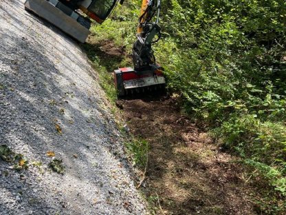 Bild 7:Böschungspflege und Böschungssanierungen