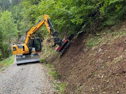Bild 6:Böschungspflege und Böschungssanierungen